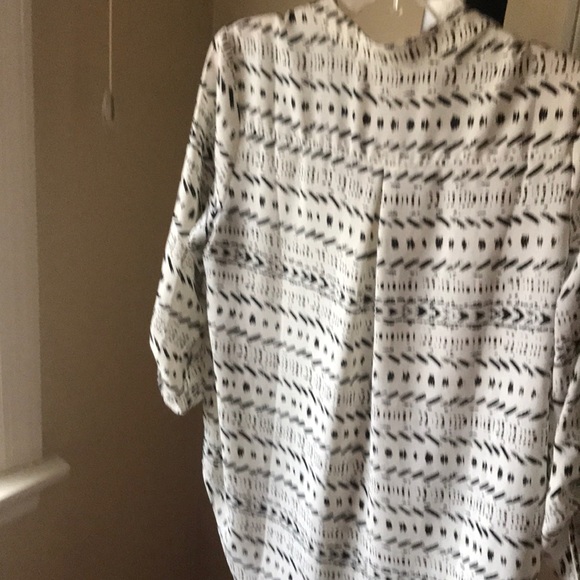 Black and white polyester Lush blouse - Picture 3 of 4